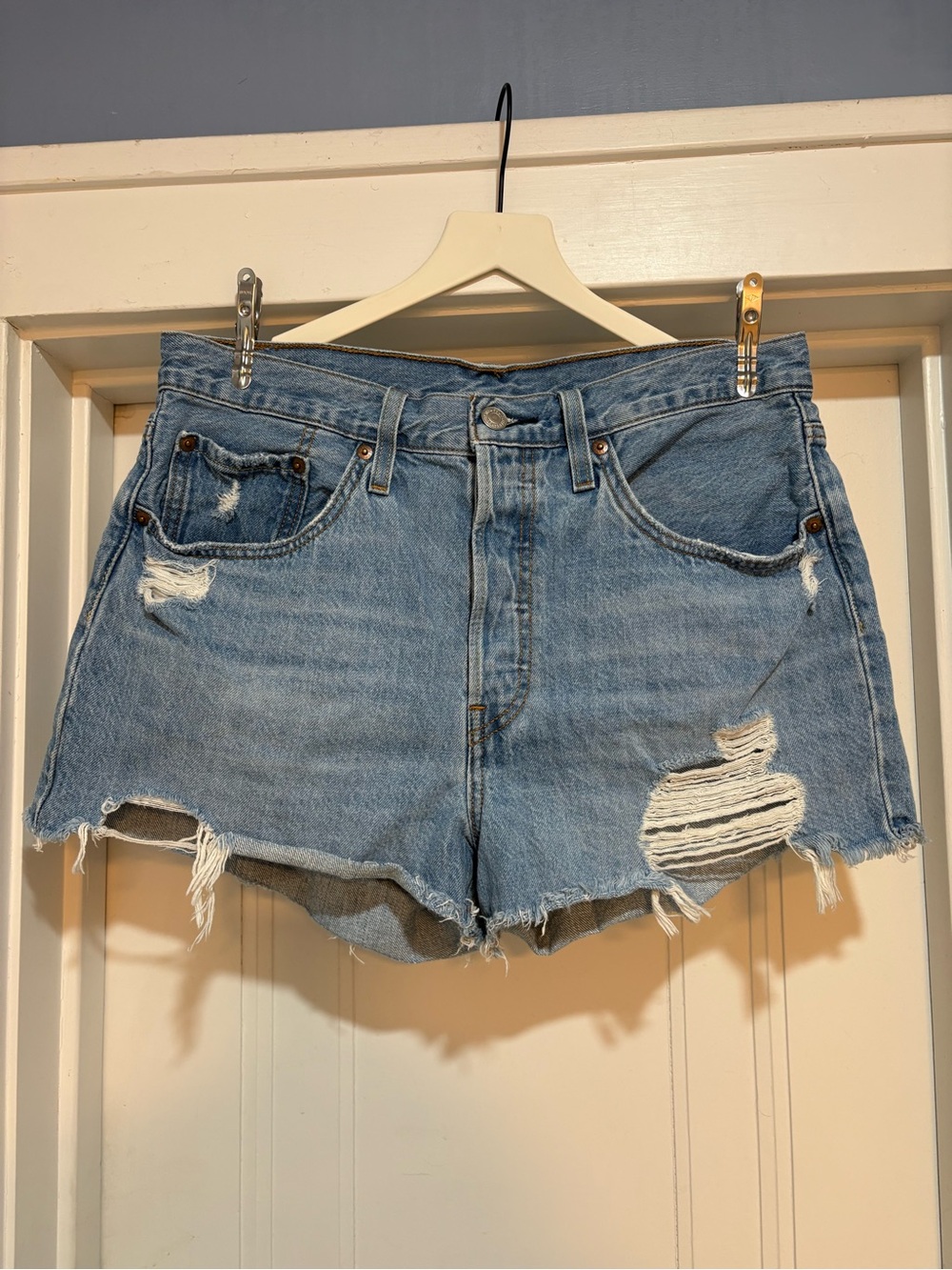Levi’s 501 Original High Rise Women's Jean Shorts in Sansome Straggler Destroyed
